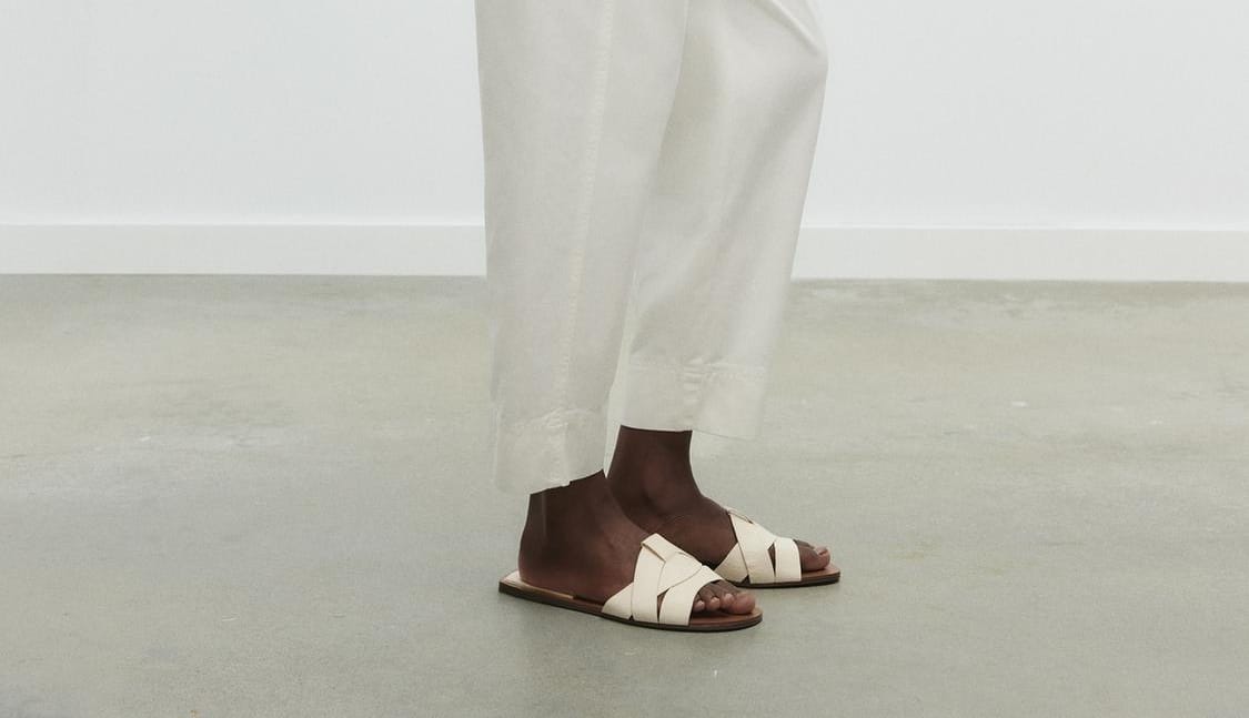 Tu veux vraiment briller avec tes sandales ? Lis ça jusqu’à la fin. 1 08372049251 000 a1